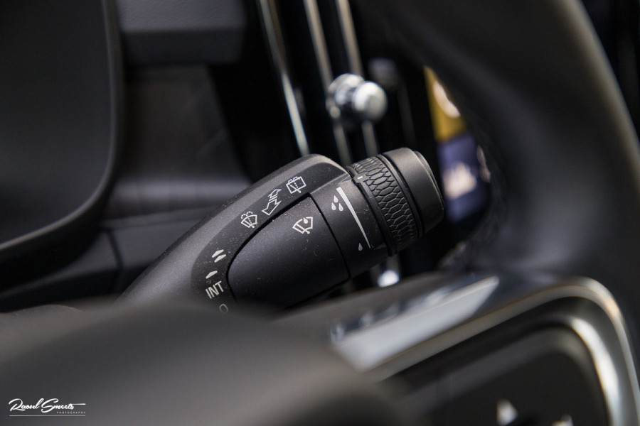 Volvo XC40 1.5 T4 Plug-in hybrid Plus Dark | Adaptieve cruise | Memory | Blis | Harman Kardon |