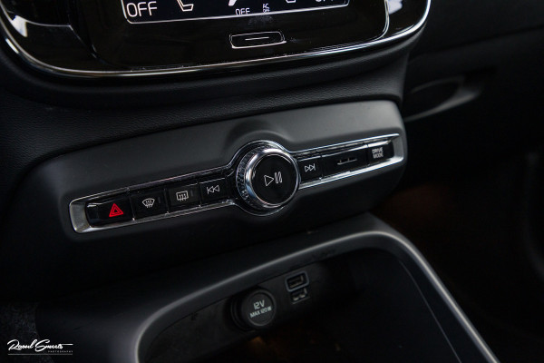 Volvo XC40 1.5 T4 Plug-in hybrid Plus Dark | Adaptieve cruise | Memory | Blis | Harman Kardon |
