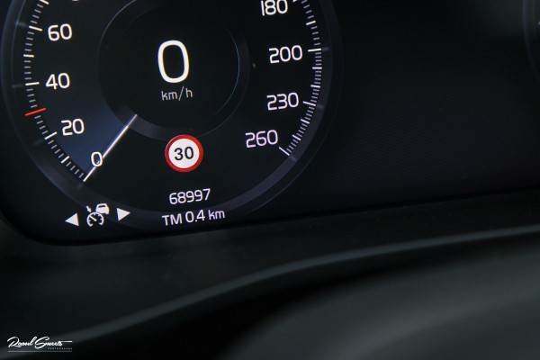 Volvo XC40 1.5 T4 Plug-in hybrid Plus Dark | Adaptieve cruise | Memory | Blis | Harman Kardon |