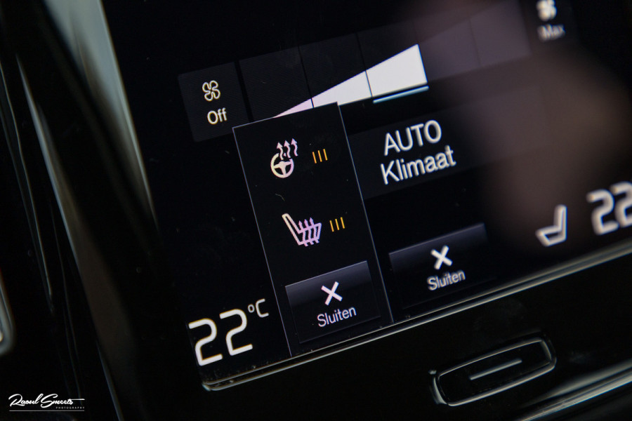 Volvo XC40 1.5 T4 Plug-in hybrid Plus Dark | Adaptieve cruise | Memory | Blis | Harman Kardon |