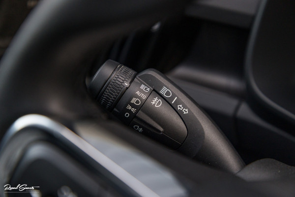 Volvo XC40 1.5 T5 Plug-in hybrid Ultimate Bright | Panoramadak | Adaptieve cruise | Memory | Blis | Harman Kardon |