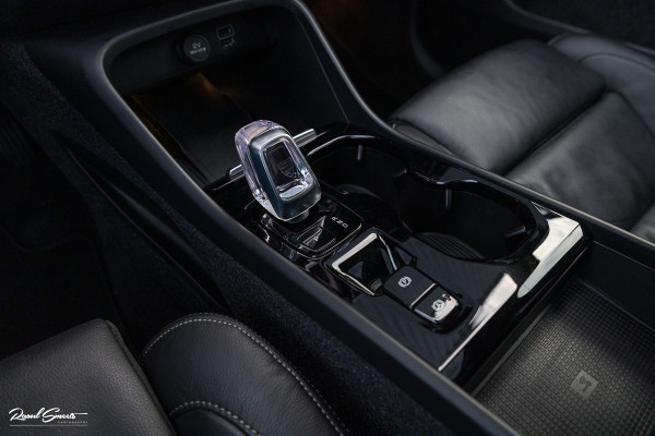 Volvo XC40 1.5 T5 Plug-in hybrid Ultimate Bright | Panoramadak | Adaptieve cruise | Memory | Blis | Harman Kardon |