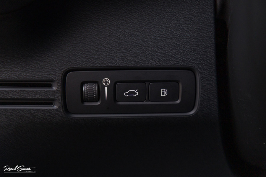Volvo XC40 1.5 T5 Plug-in hybrid Ultimate Bright | Panoramadak | Adaptieve cruise | Memory | Blis | Harman Kardon |