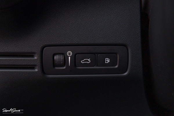 Volvo XC40 1.5 T5 Plug-in hybrid Ultimate Bright | Panoramadak | Adaptieve cruise | Memory | Blis | Harman Kardon |