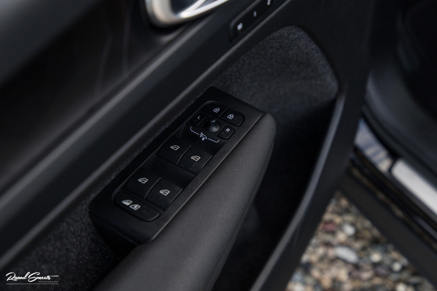 Volvo XC40 1.5 T5 Plug-in hybrid Ultimate Bright | Panoramadak | Adaptieve cruise | Memory | Blis | Harman Kardon |