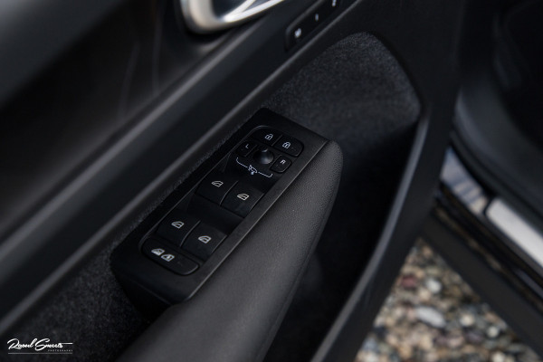 Volvo XC40 1.5 T5 Plug-in hybrid Ultimate Bright | Panoramadak | Adaptieve cruise | Memory | Blis | Harman Kardon |