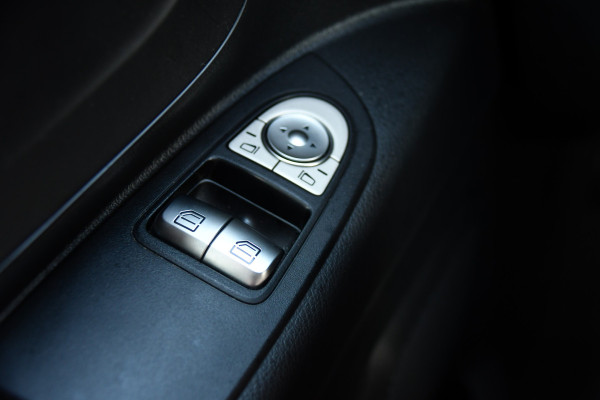 Mercedes-Benz Vito 116 CDI L2 PB Edition Camera, Cruise, Carplay, LED, Clima, 164pk, Multimedia, Trekhaak, Automaat, Uniek!