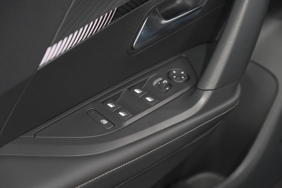 Peugeot e-2008 EV Allure Avantage 54 kWh | 97,8% SOH | 11 KW Lader | Apple Carplay | Parkeersensoren