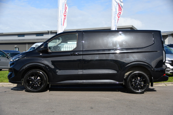 Ford Transit Custom 300 2.0 TDCI L1H1 Limited Black Edition Camera, Cruise, Carplay, LED, Stoelverwarming , 150pk, Sensoren, Trekhaak, Multimedia, Uniek!