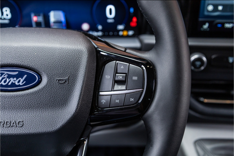 Ford Transit Custom 320 2.0 TDCI 150 PK L2H1 Limited | 6-zitter | ACC | Blind Spot | Navigatie | CarPlay | Camera | Trekhaak | Stoel- en stuurwielverwarming | DAB | BPM Vrij | Luxe dubbel cabine