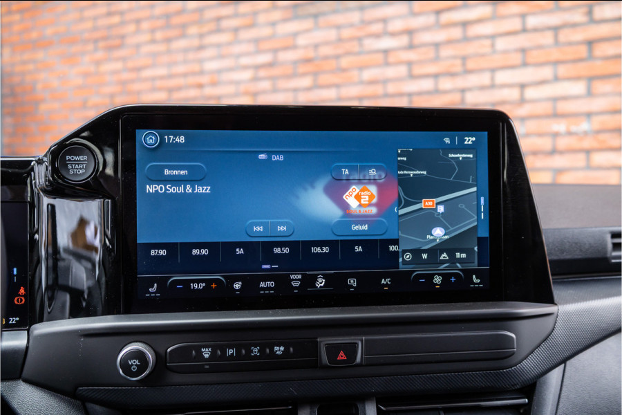 Ford Transit Custom 320 2.0 TDCI 150 PK L2H1 Limited | 6-zitter | ACC | Blind Spot | Navigatie | CarPlay | Camera | Trekhaak | Stoel- en stuurwielverwarming | DAB | BPM Vrij | Luxe dubbel cabine
