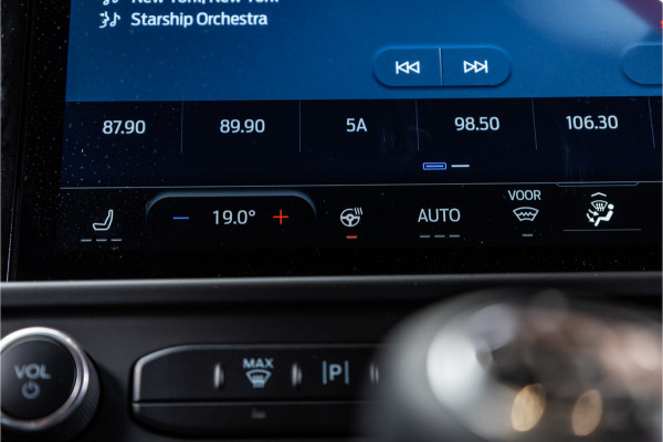 Ford Transit Custom 320 2.0 TDCI 150 PK L2H1 Limited | 6-zitter | ACC | Blind Spot | Navigatie | CarPlay | Camera | Trekhaak | Stoel- en stuurwielverwarming | DAB | BPM Vrij | Luxe dubbel cabine