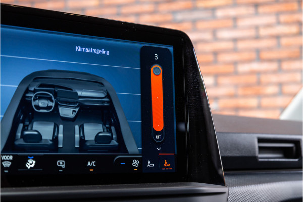 Ford Transit Custom 320 2.0 TDCI 150 PK L2H1 Limited | 6-zitter | ACC | Blind Spot | Navigatie | CarPlay | Camera | Trekhaak | Stoel- en stuurwielverwarming | DAB | BPM Vrij | Luxe dubbel cabine