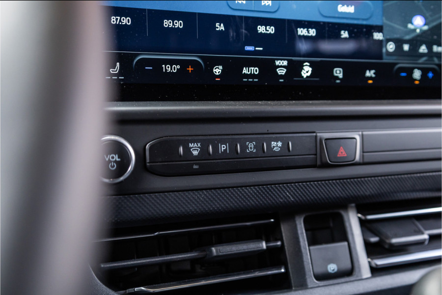 Ford Transit Custom 320 2.0 TDCI 150 PK L2H1 Limited | 6-zitter | ACC | Blind Spot | Navigatie | CarPlay | Camera | Trekhaak | Stoel- en stuurwielverwarming | DAB | BPM Vrij | Luxe dubbel cabine