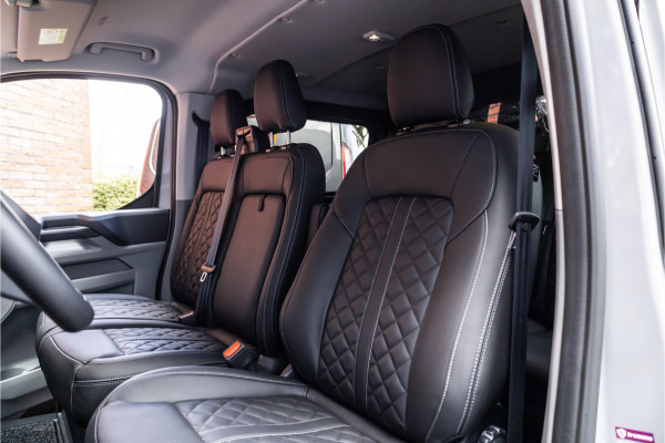 Ford Transit Custom 320 2.0 TDCI 150 PK L2H1 Limited | 6-zitter | ACC | Blind Spot | Navigatie | CarPlay | Camera | Trekhaak | Stoel- en stuurwielverwarming | DAB | BPM Vrij | Luxe dubbel cabine