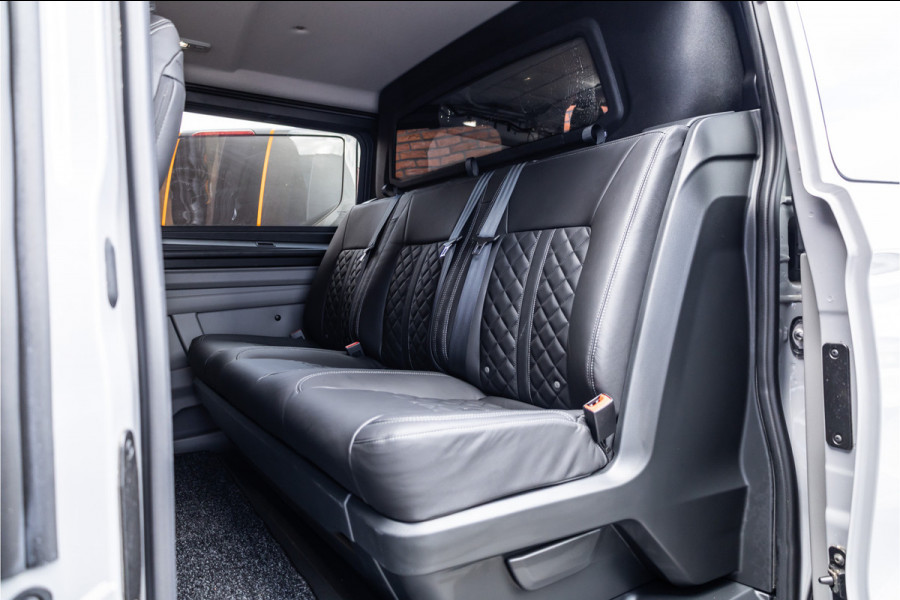 Ford Transit Custom 320 2.0 TDCI 150 PK L2H1 Limited | 6-zitter | ACC | Blind Spot | Navigatie | CarPlay | Camera | Trekhaak | Stoel- en stuurwielverwarming | DAB | BPM Vrij | Luxe dubbel cabine