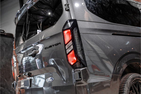 Ford Transit Custom 320 2.0 TDCI 150 PK L2H1 Limited | 6-zitter | ACC | Blind Spot | Navigatie | CarPlay | Camera | Trekhaak | Stoel- en stuurwielverwarming | DAB | BPM Vrij | Luxe dubbel cabine