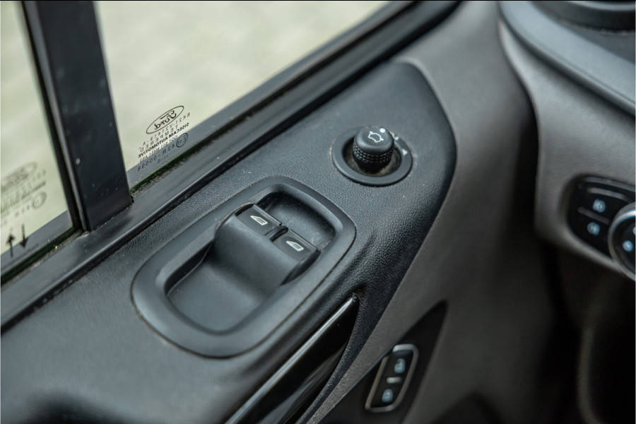 Ford Transit Custom 320 2.0 TDCI 185 PK L2H1 Sport | L+R Schuifdeur | CarPlay | Camera | Navigatie | Trekhaak | Stoelverwarming | Cruise control | DAB | Nieuwe APK