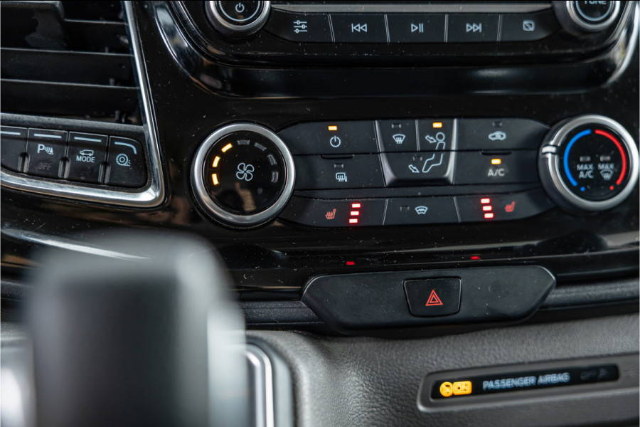 Ford Transit Custom 320 2.0 TDCI 185 PK L2H1 Sport | L+R Schuifdeur | CarPlay | Camera | Navigatie | Trekhaak | Stoelverwarming | Cruise control | DAB | Nieuwe APK