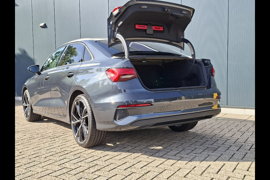 Audi A3 Limousine 30 TFSI AUTOMAAT * Carplay * Climate Control * Parkeersensoren *