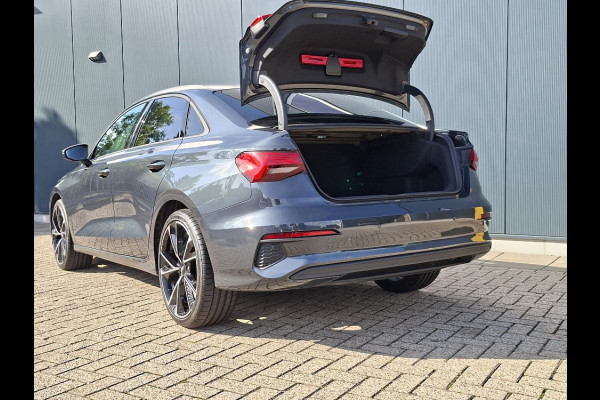 Audi A3 Limousine 30 TFSI AUTOMAAT * Carplay * Climate Control * Parkeersensoren *