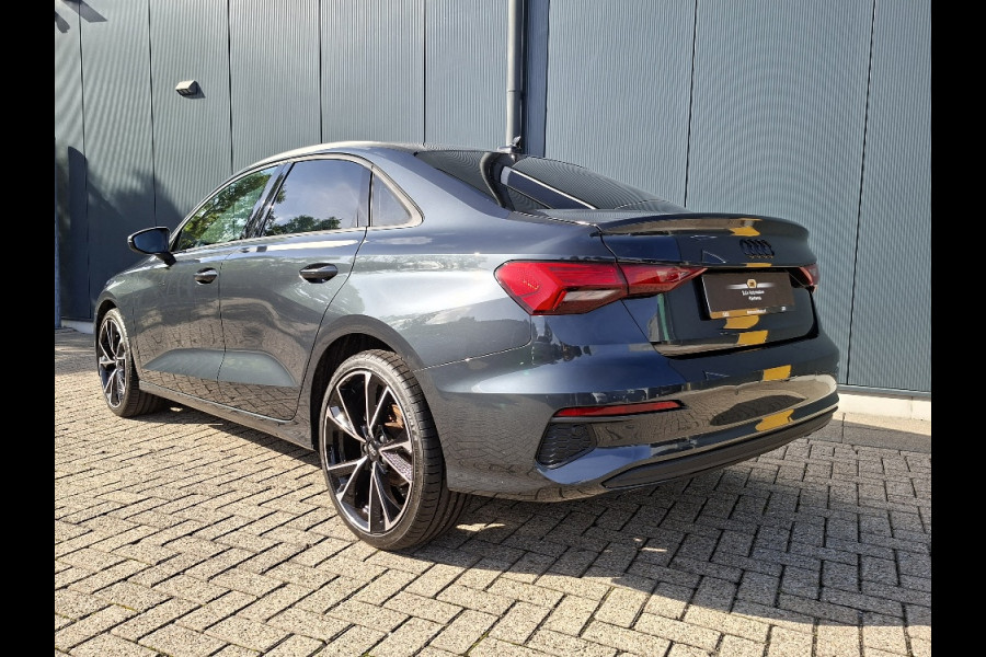 Audi A3 Limousine 30 TFSI AUTOMAAT * Carplay * Climate Control * Parkeersensoren *
