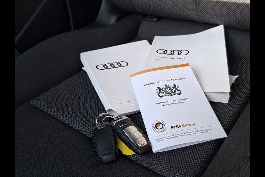 Audi A3 Limousine 30 TFSI AUTOMAAT * Carplay * Climate Control * Parkeersensoren *