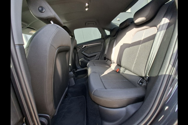 Audi A3 Limousine 30 TFSI AUTOMAAT * Carplay * Climate Control * Parkeersensoren *