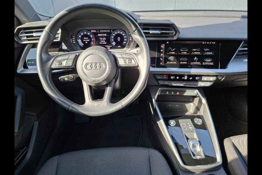 Audi A3 Limousine 30 TFSI AUTOMAAT * Carplay * Climate Control * Parkeersensoren *