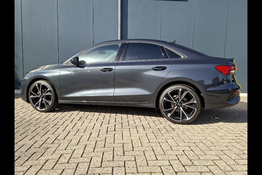 Audi A3 Limousine 30 TFSI AUTOMAAT * Carplay * Climate Control * Parkeersensoren *