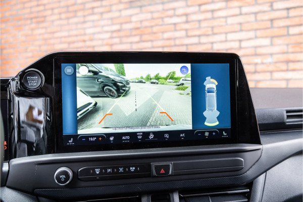 Ford Transit Custom 320 2.0 TDCI 150 PK L2H1 Limited | 6-zitter | ACC | Blind Spot | Navigatie | CarPlay | Camera | Trekhaak | Stoel- en stuurwielverwarming | DAB | BPM Vrij | Luxe dubbel cabine