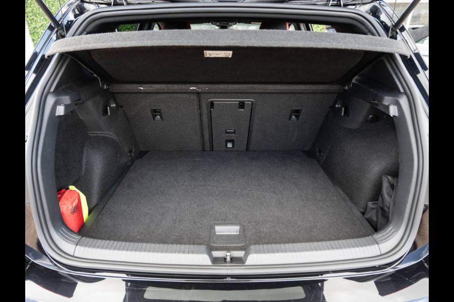 Volkswagen Golf 2.0 TSI 245PK DSG GTI | 19" Adelaide | Matrix | Camera | H&K Sound