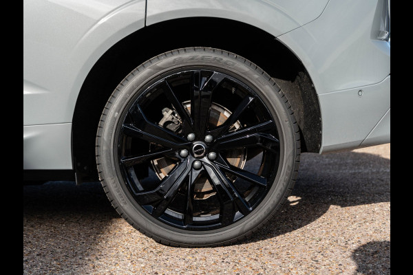 Volvo XC60 2.0 T6 Plug-in hybrid AWD Plus Black Edition | Pano | Surround View | Trekhaak | BTW