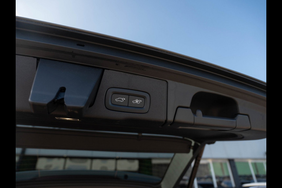 Volvo XC60 2.0 T6 Plug-in hybrid AWD Plus Black Edition | Pano | Surround View | Trekhaak | BTW