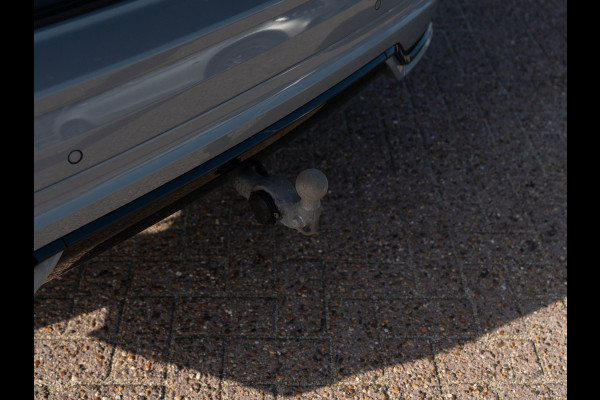 Volvo XC60 2.0 T6 Plug-in hybrid AWD Plus Black Edition | Pano | Surround View | Trekhaak | BTW