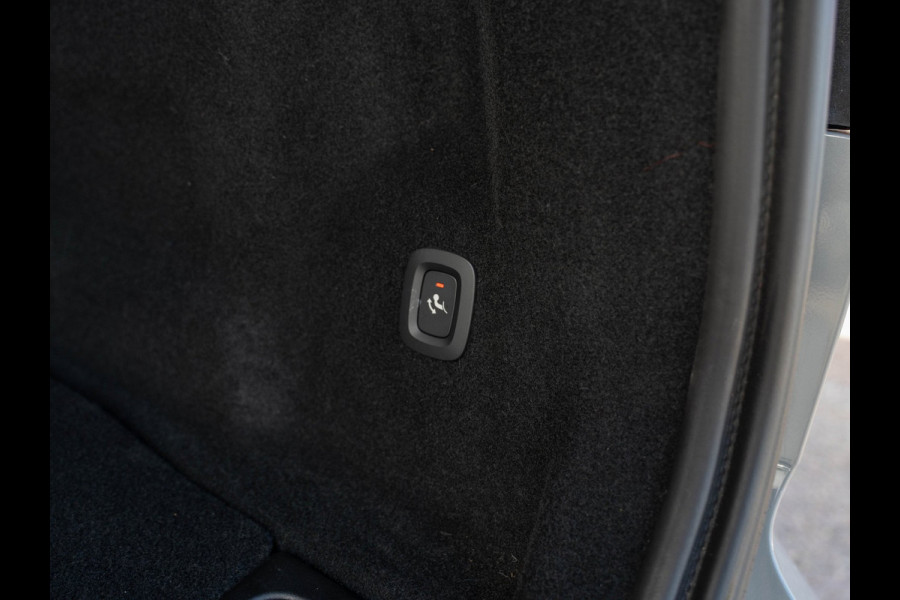 Volvo XC60 2.0 T6 Plug-in hybrid AWD Plus Black Edition | Pano | Surround View | Trekhaak | BTW