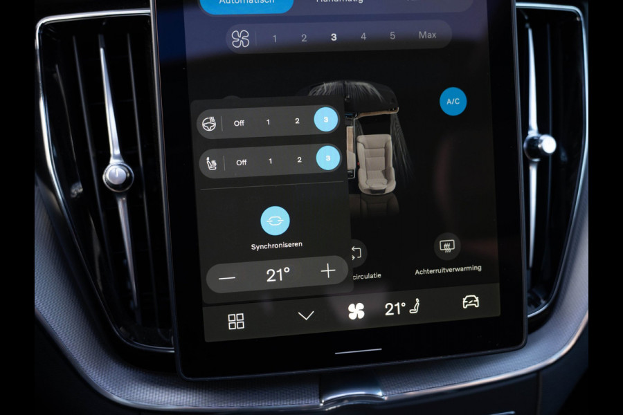 Volvo XC60 2.0 T6 Plug-in hybrid AWD Plus Black Edition | Pano | Surround View | Trekhaak | BTW