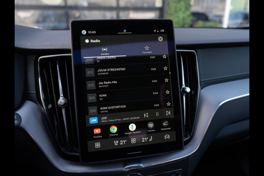 Volvo XC60 2.0 T6 Plug-in hybrid AWD Plus Black Edition | Pano | Surround View | Trekhaak | BTW