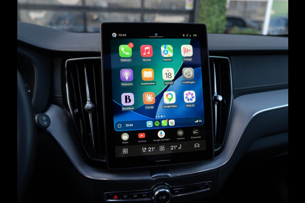 Volvo XC60 2.0 T6 Plug-in hybrid AWD Plus Black Edition | Pano | Surround View | Trekhaak | BTW