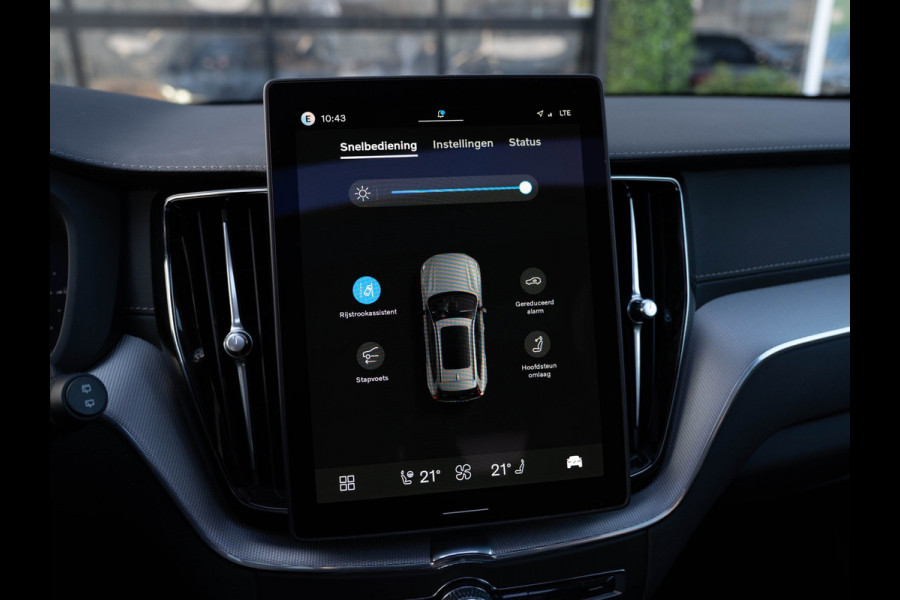 Volvo XC60 2.0 T6 Plug-in hybrid AWD Plus Black Edition | Pano | Surround View | Trekhaak | BTW