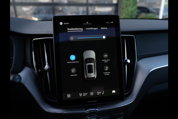 Volvo XC60 2.0 T6 Plug-in hybrid AWD Plus Black Edition | Pano | Surround View | Trekhaak | BTW