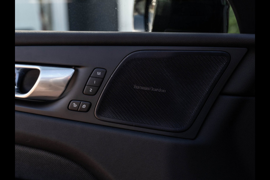 Volvo XC60 2.0 T6 Plug-in hybrid AWD Plus Black Edition | Pano | Surround View | Trekhaak | BTW
