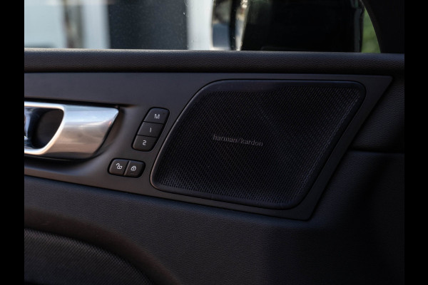 Volvo XC60 2.0 T6 Plug-in hybrid AWD Plus Black Edition | Pano | Surround View | Trekhaak | BTW