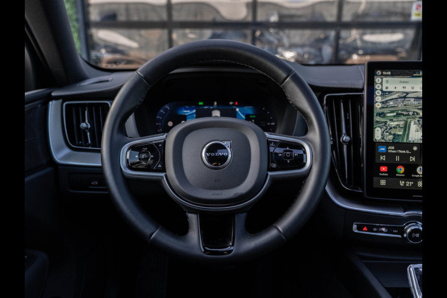 Volvo XC60 2.0 T6 Plug-in hybrid AWD Plus Black Edition | Pano | Surround View | Trekhaak | BTW