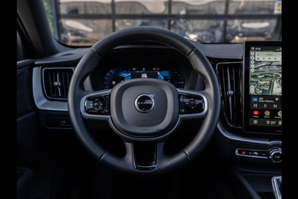 Volvo XC60 2.0 T6 Plug-in hybrid AWD Plus Black Edition | Pano | Surround View | Trekhaak | BTW