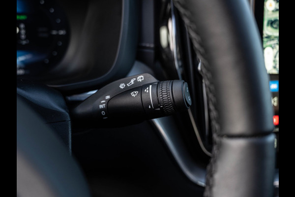 Volvo XC60 2.0 T6 Plug-in hybrid AWD Plus Black Edition | Pano | Surround View | Trekhaak | BTW