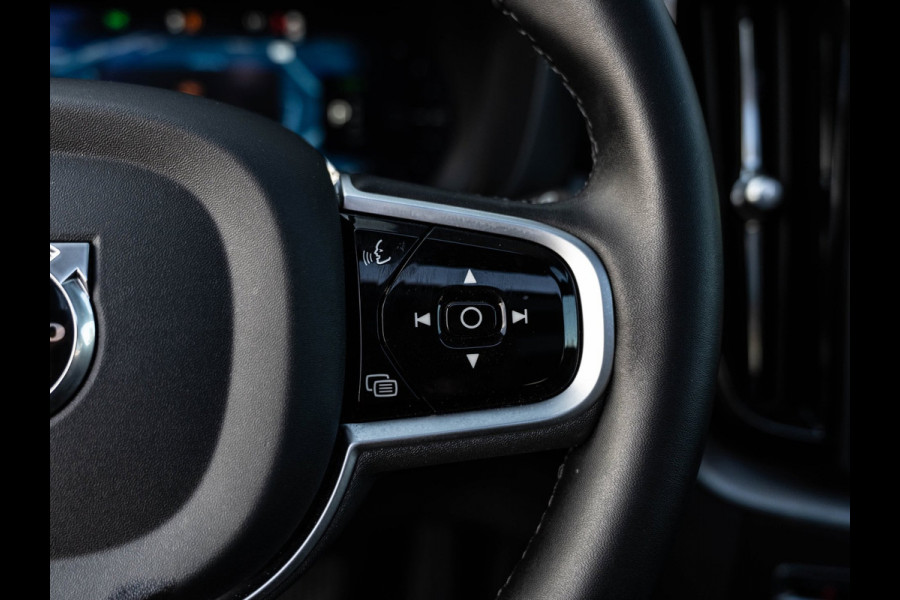Volvo XC60 2.0 T6 Plug-in hybrid AWD Plus Black Edition | Pano | Surround View | Trekhaak | BTW