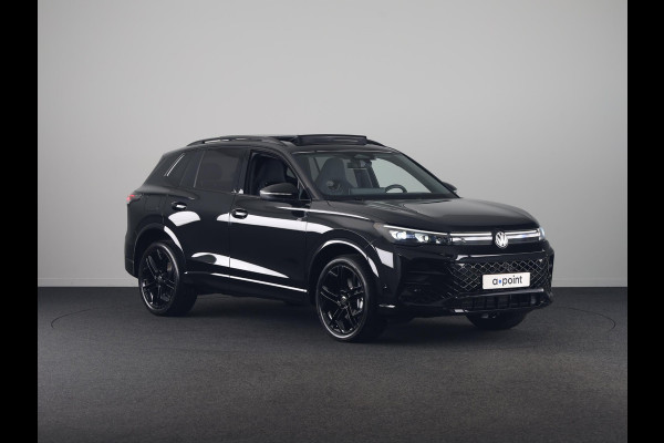 Volkswagen Tiguan 1.5 eHybrid R-Line Edition 204 pk Automaat (DSG) | Verlengde garantie | Navigatie | Panoramadak | Trekhaak (wegklapbaar) | Parkeersensoren (Park assist) | Rondomzicht camera | R-Line |