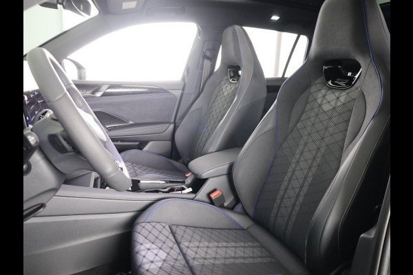 Volkswagen Tiguan 1.5 eHybrid R-Line Edition 204 pk Automaat (DSG) | Verlengde garantie | Navigatie | Panoramadak | Trekhaak (wegklapbaar) | Parkeersensoren (Park assist) | Rondomzicht camera | R-Line |