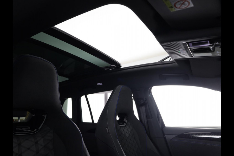 Volkswagen Tiguan 1.5 eHybrid R-Line Edition 204 pk Automaat (DSG) | Verlengde garantie | Navigatie | Panoramadak | Trekhaak (wegklapbaar) | Parkeersensoren (Park assist) | Rondomzicht camera | R-Line |